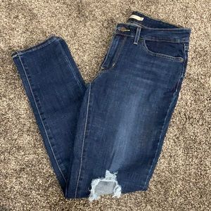 711 Skinny Distressed Levi's